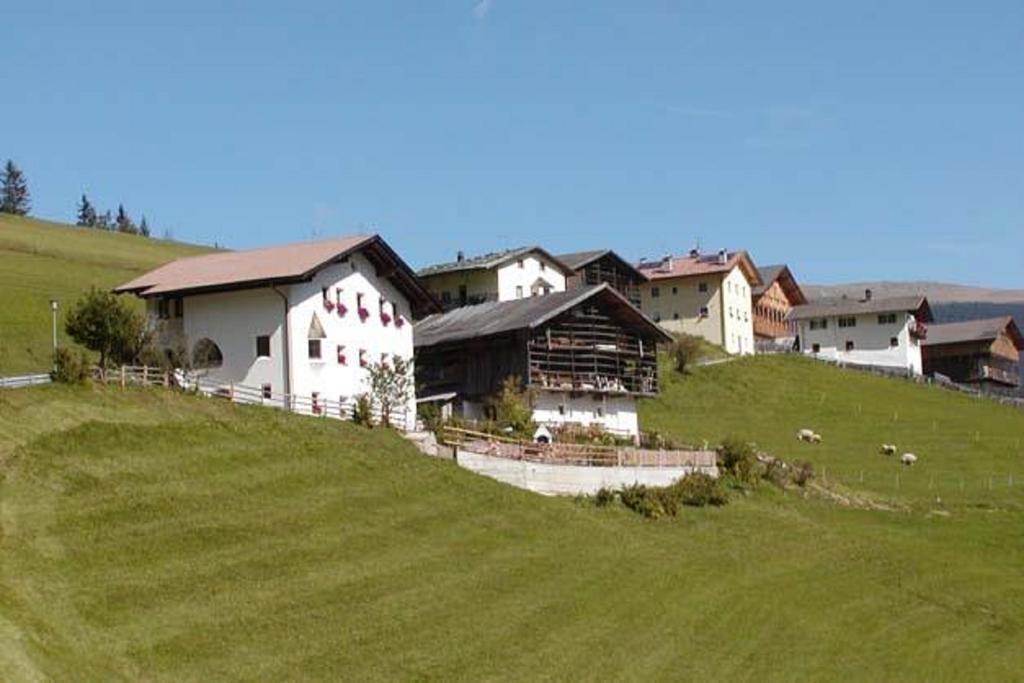 Agriturismo Apartments Tuene Ortisei Zewnętrze zdjęcie